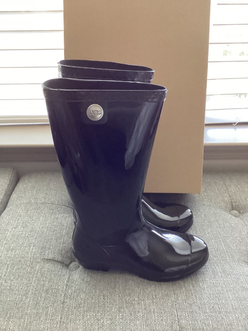 UGG® Shaye Rain Boot (Women) 7M - Picture 11 of 11